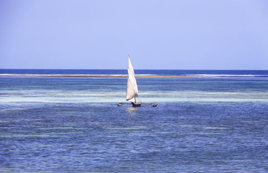 sailing-boat-on-diani-beach-kenya-africa