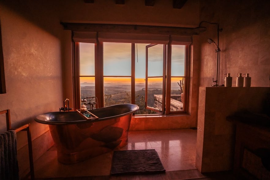 tub_overlooking_sunset